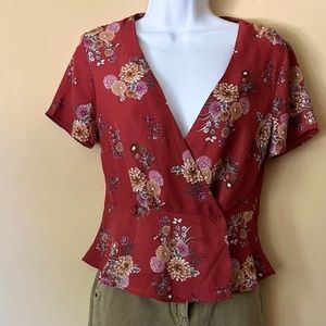 FOREVER 21 SZ MD RED FLOWER PATTERN CROSS FLARE BLOUSE